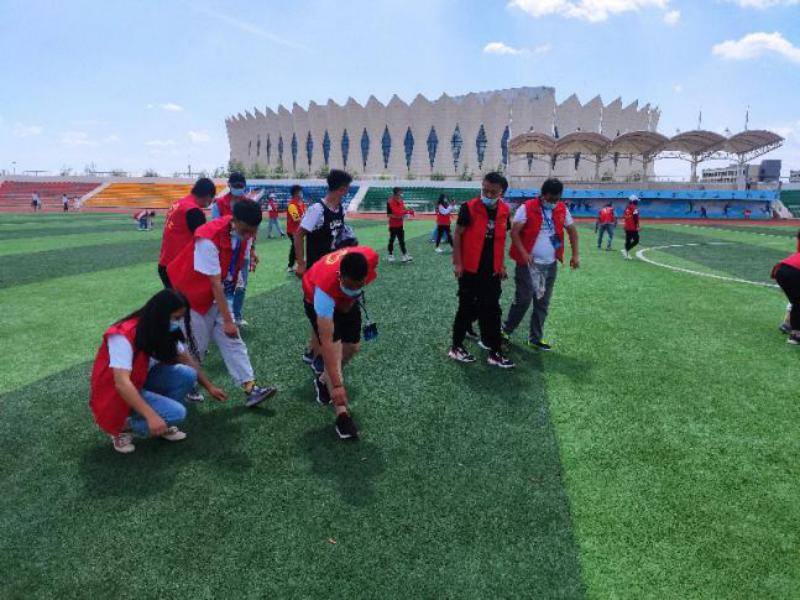 志愿者在行动1.jpg 志愿者在行动1.jpg