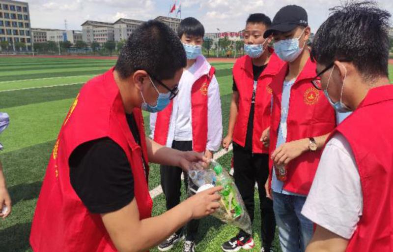 志愿者在行动3.jpg 志愿者在行动3.jpg