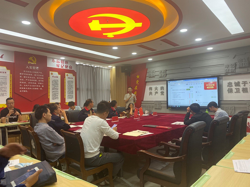 杨老师.jpg 杨老师.jpg