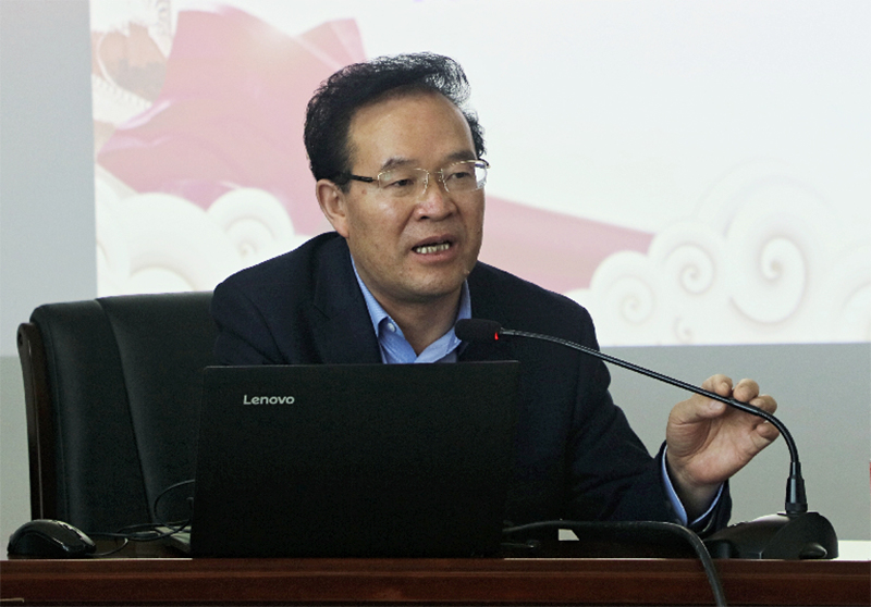 何教授.jpg 何教授.jpg